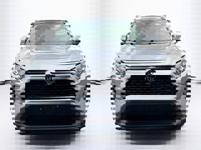 Used 2019 Toyota RAV4 XLE w/ Convenience Package image 2