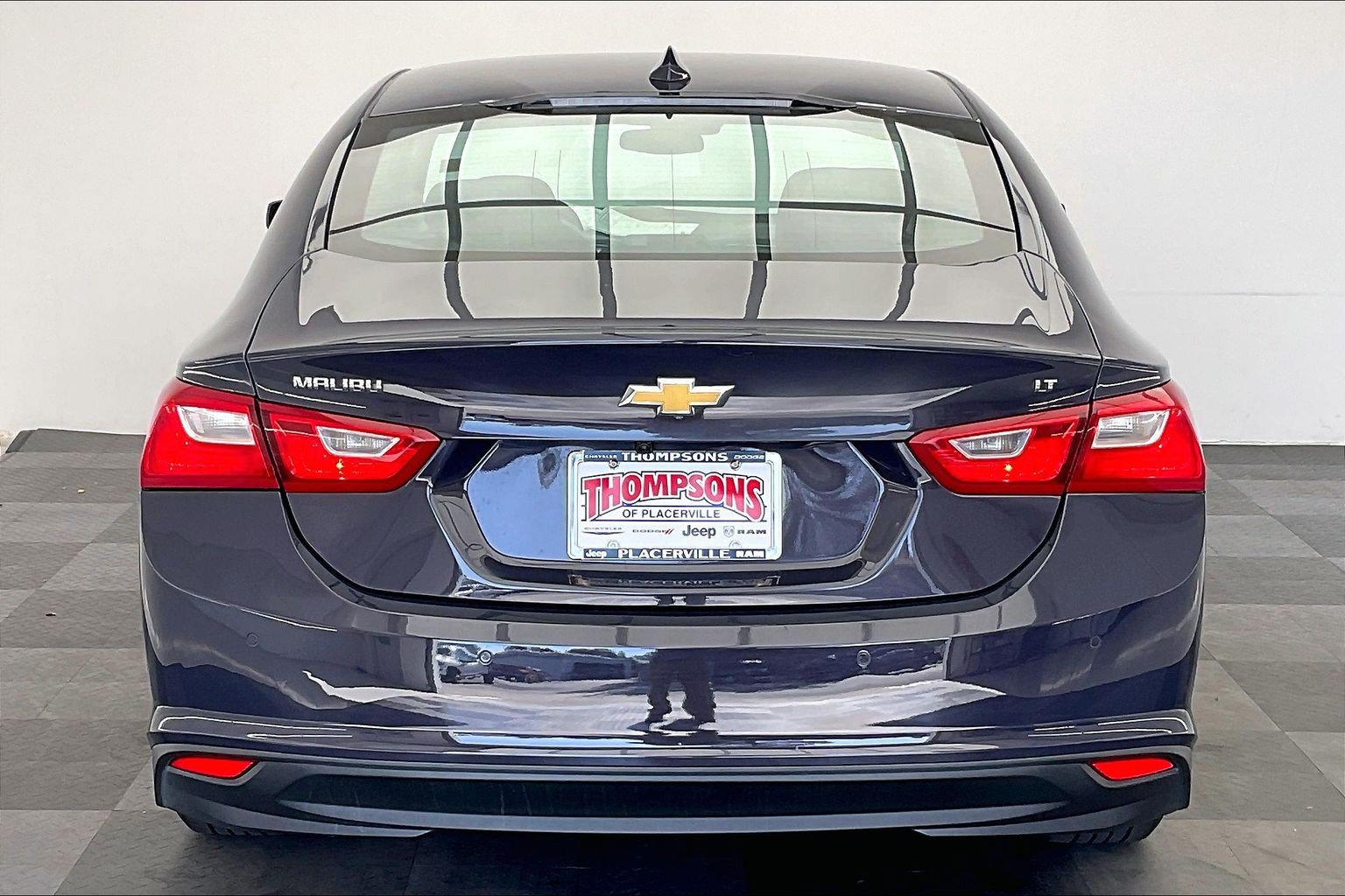Used 2025 Chevrolet Malibu LT FWD image 3