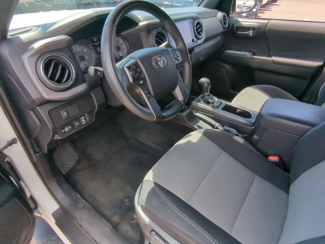 Used 2021 Toyota Tacoma TRD Off-Road w/ Technology Package RWD image 17