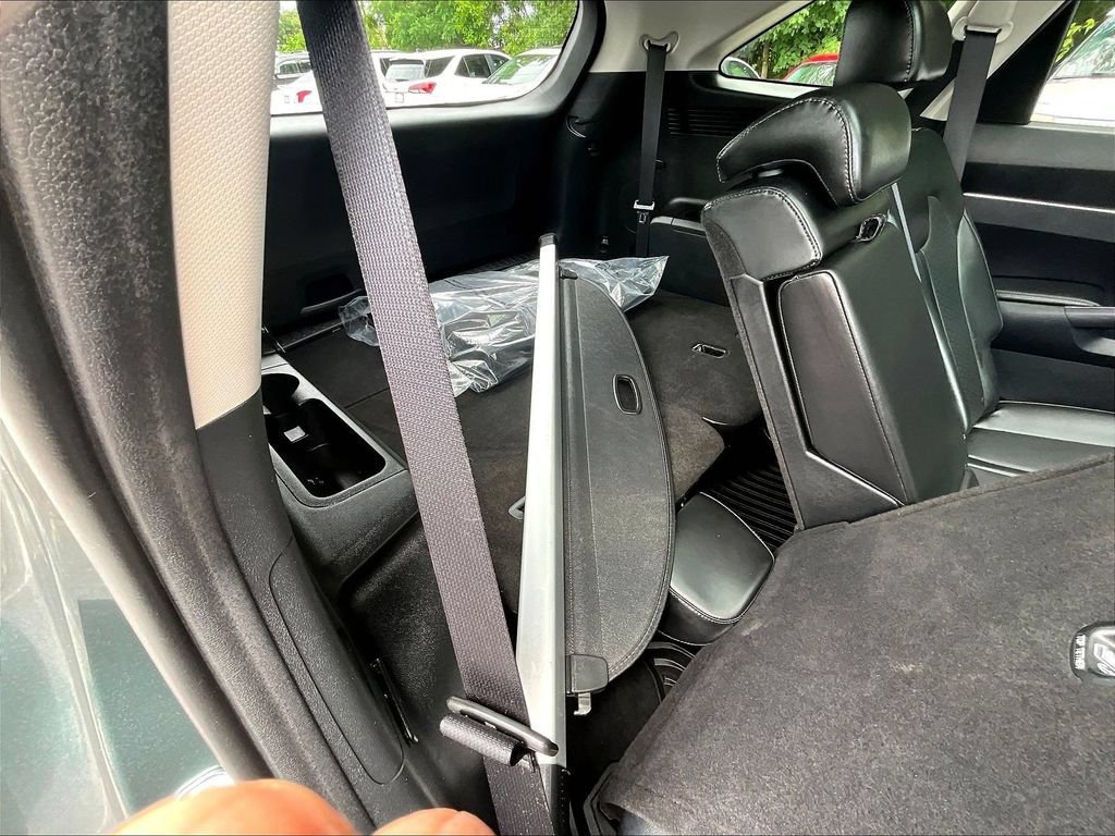Used 2023 Kia Sorento S w/ Panoramic Sunroof Package AWD/4WD image 16