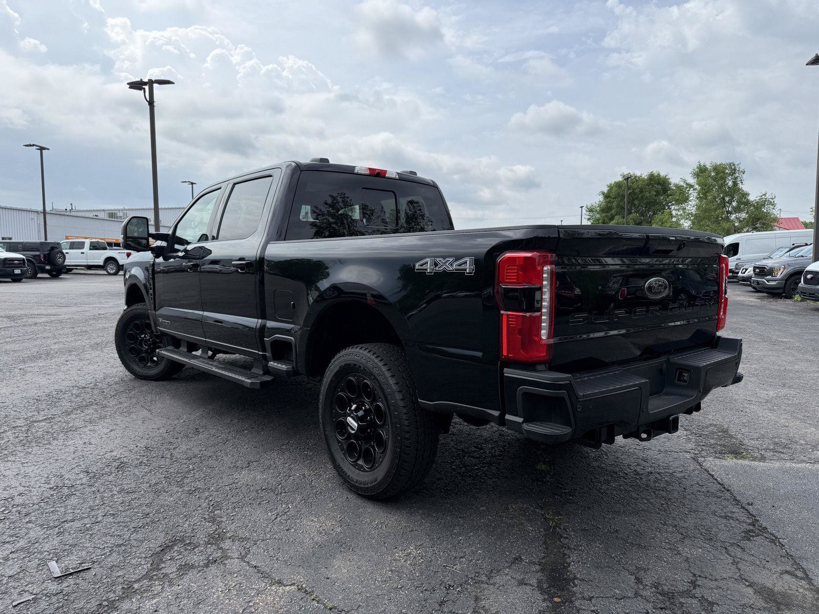 Used 2026 Ford F350 Lariat w/ Black Appearance Package AWD/4WD image 3