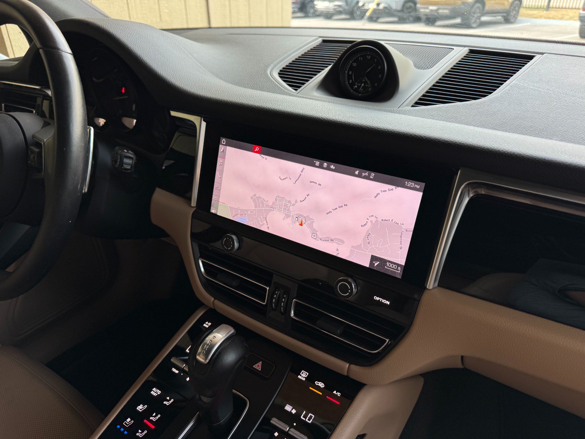 Used 2024 Porsche Macan AWD/4WD image 24