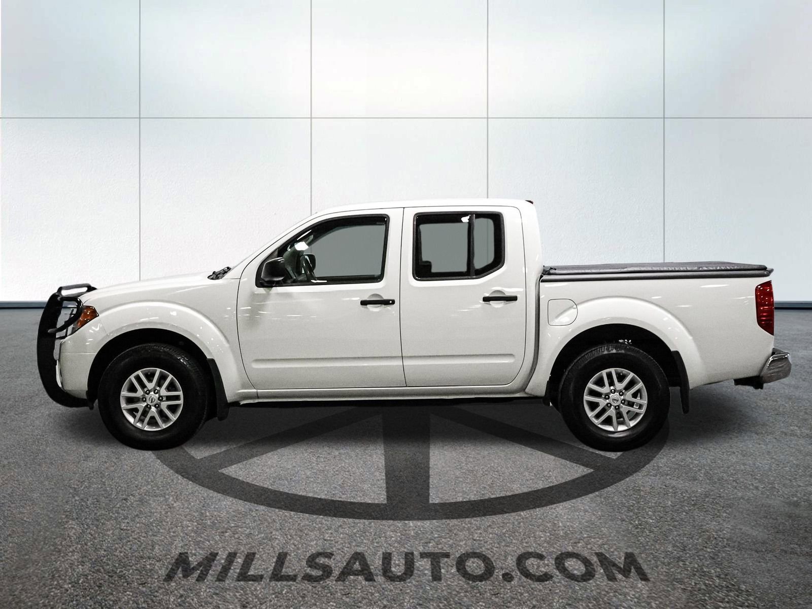 Used 2019 Nissan Frontier SV image 3