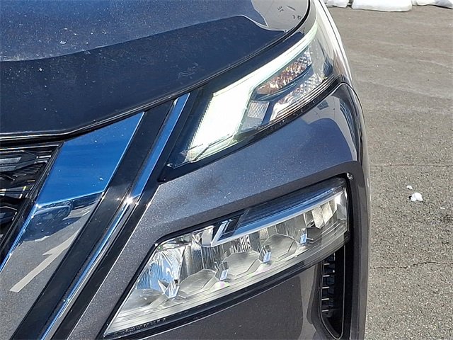 Used 2023 Nissan Rogue SV w/ SV Premium B Package image 6