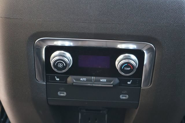Used 2023 GMC Yukon SLT w/ SLT Luxury Package AWD/4WD image 21