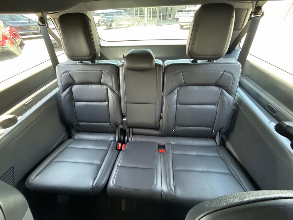 New 2025 Lincoln Navigator L Reserve w/ Jet Appearance Package image 17