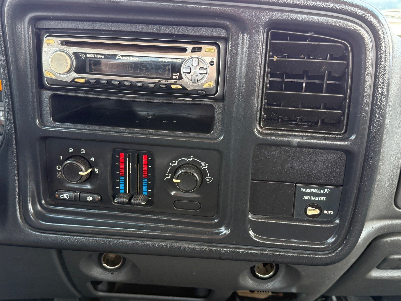 Used 2004 Chevrolet Silverado 1500 W/T RWD image 27