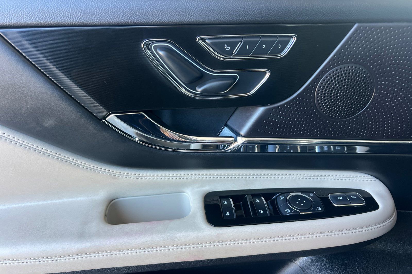 Certified 2025 Lincoln Corsair Grand Touring w/ Equipment Group 301A image 11