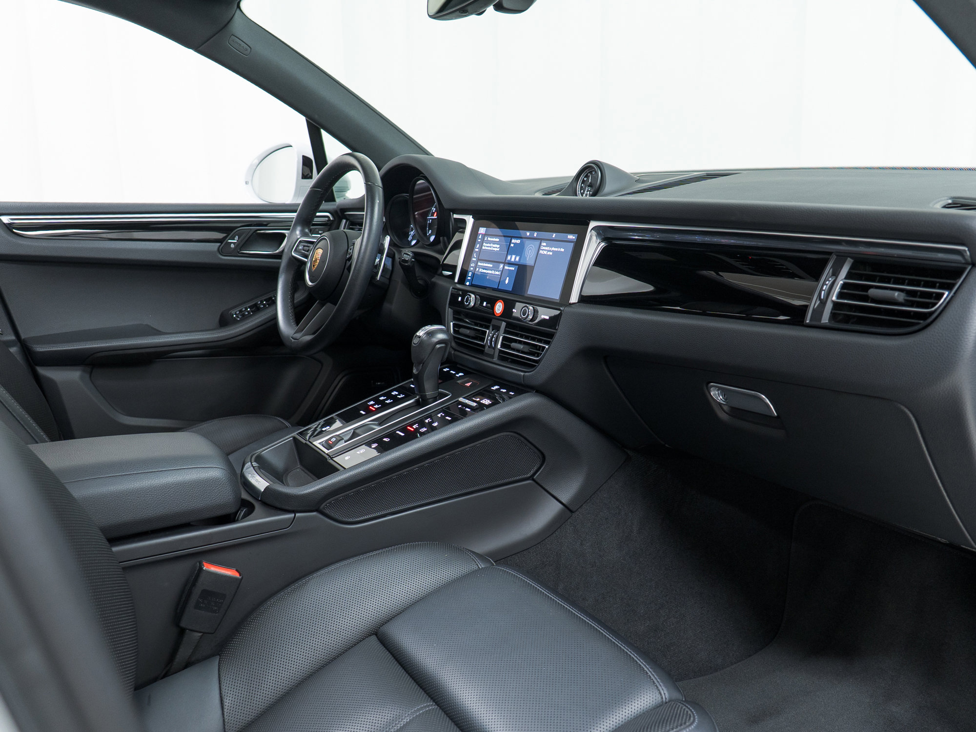 Certified 2023 Porsche Macan image 25