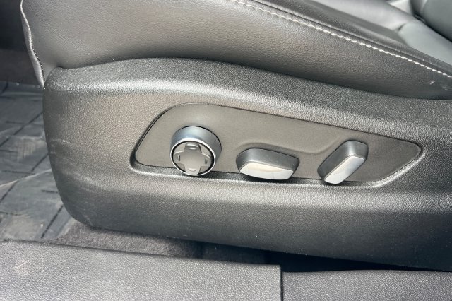 Used 2024 Cadillac XT4 Premium Luxury AWD/4WD image 13