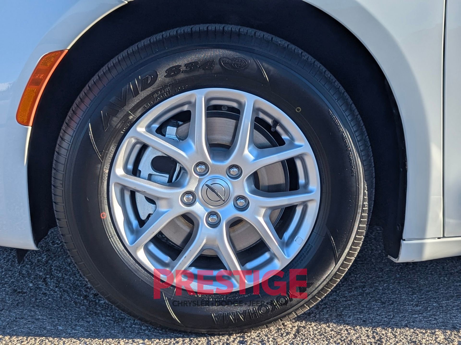 Used 2024 Chrysler Pacifica Touring-L image 34