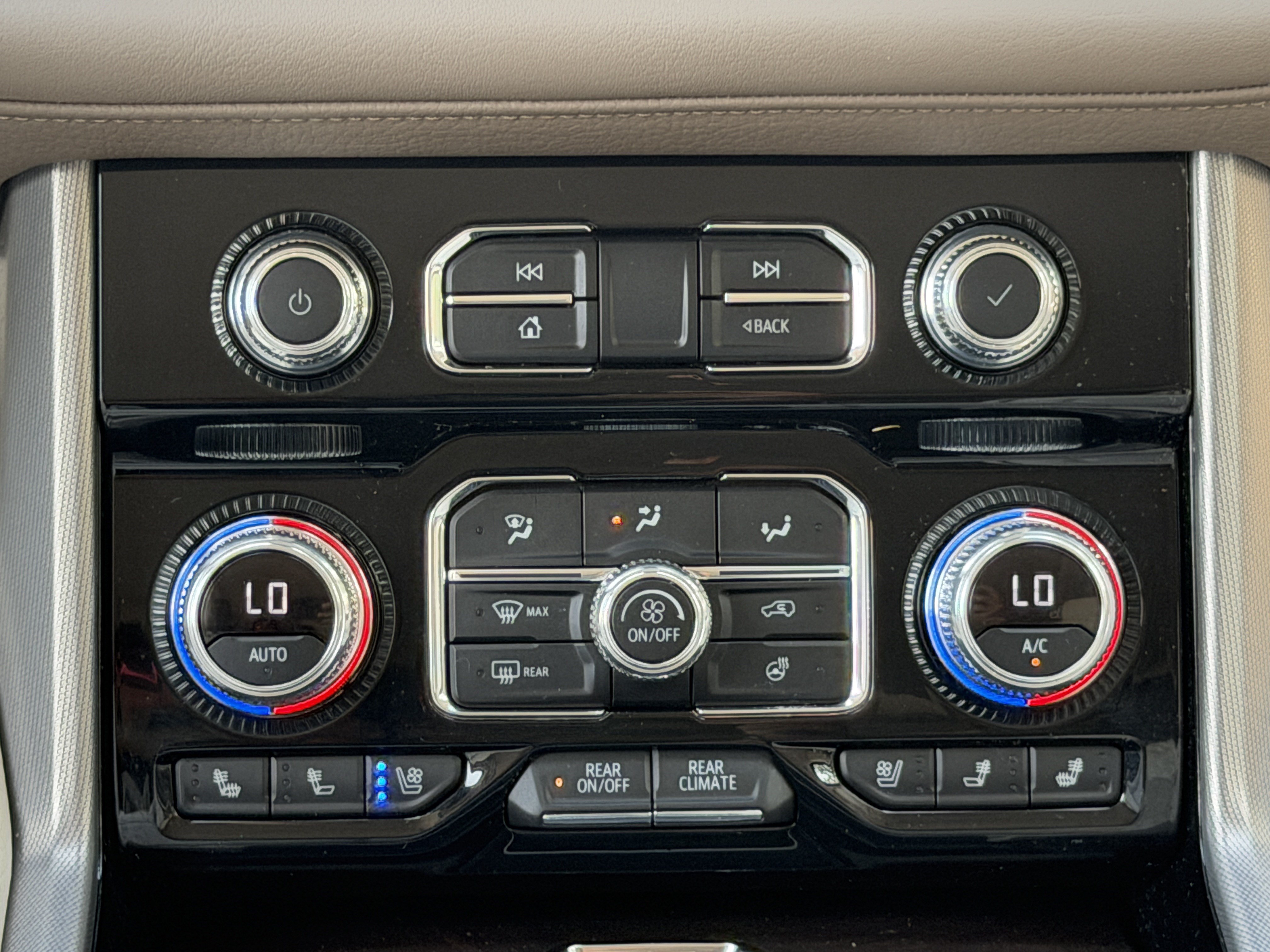 Used 2024 GMC Yukon Denali w/ Denali Reserve Package RWD image 18