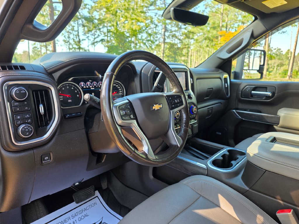 Used 2020 Chevrolet Silverado 1500 LTZ w/ LTZ Plus Package AWD/4WD image 11