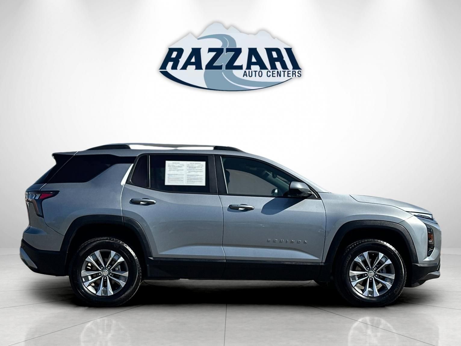 Used 2025 Chevrolet Equinox LT w/ Convenience Package II AWD/4WD image 2