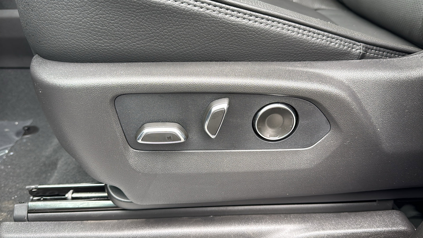 New 2026 GMC Sierra 3500 Denali w/ Denali Reserve Package image 9