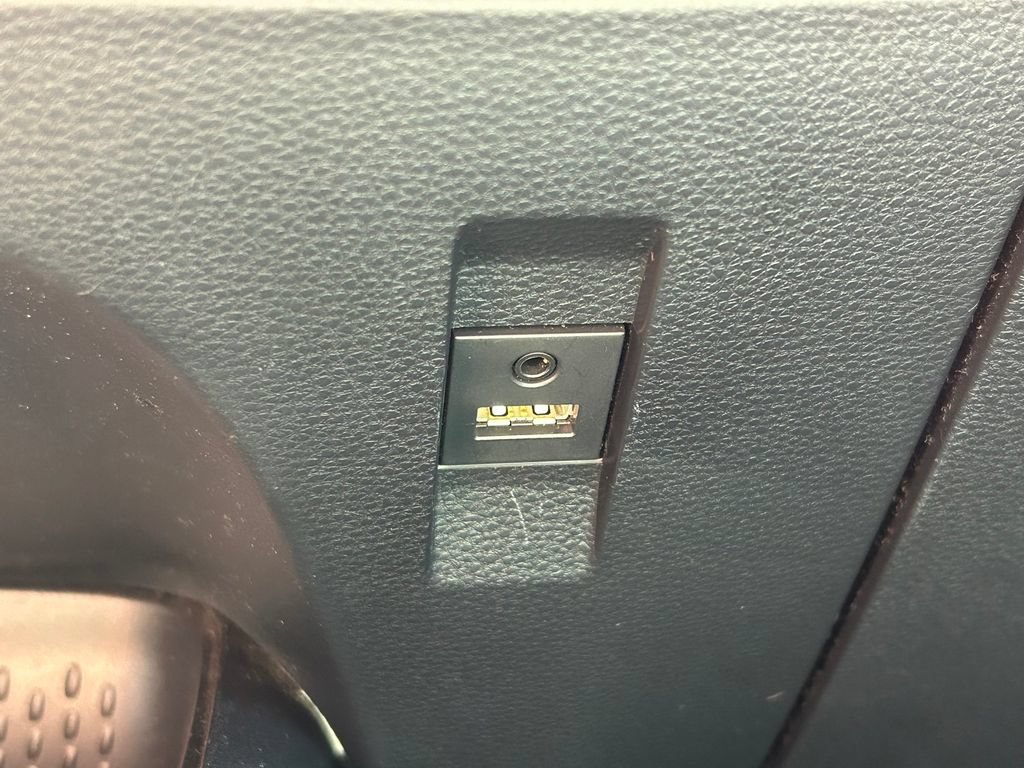 Used 2020 Toyota Corolla LE FWD image 22