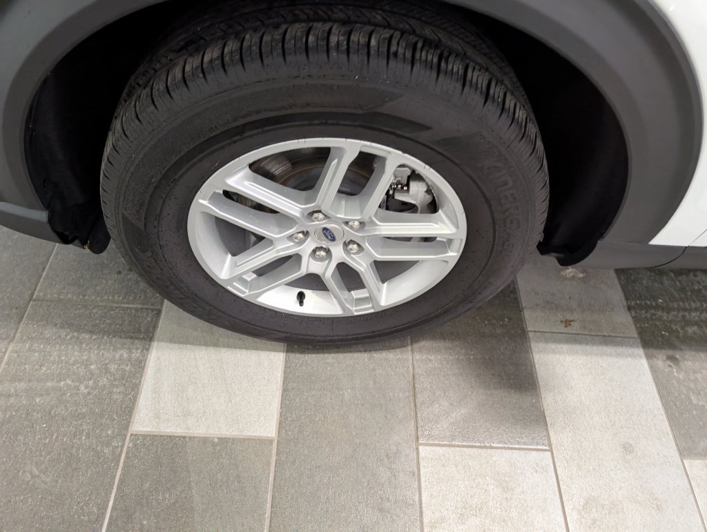 Used 2025 Ford Explorer Active AWD/4WD image 7
