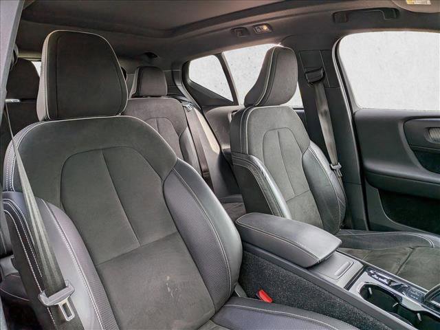 Used 2019 Volvo XC40 T5 R-Design image 14