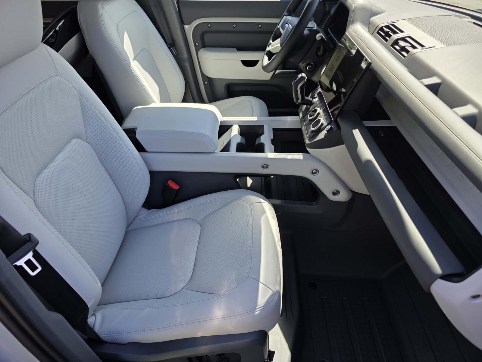 New 2026 Land Rover Defender 110 X-Dynamic SE AWD/4WD image 3