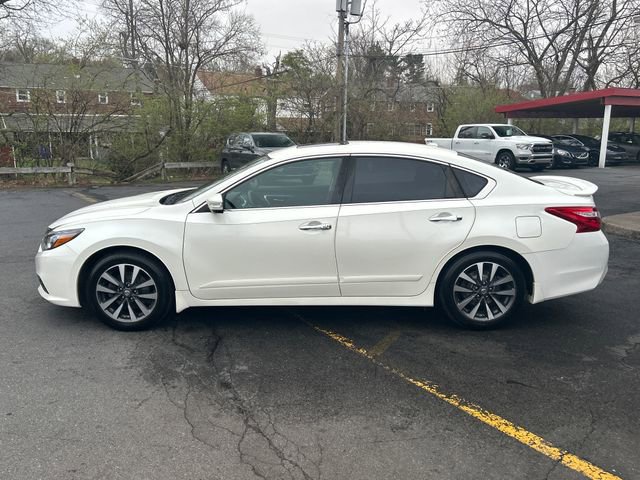 Used 2017 Nissan Altima 2.5 SL w/ 2.5 Technology Package FWD image 3