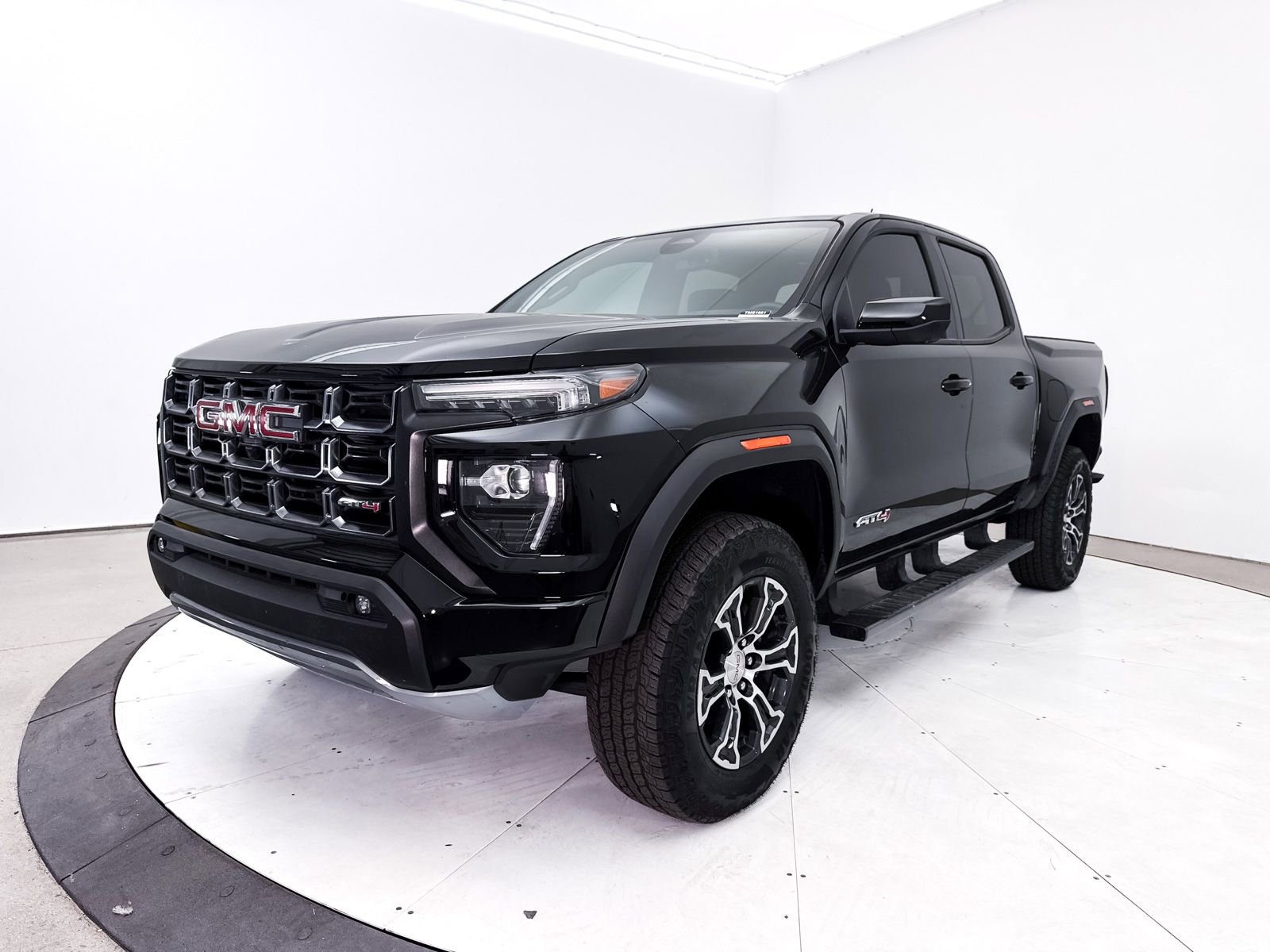 Used 2024 GMC Canyon AT4 w/ AT4 Premium Package AWD/4WD image 14