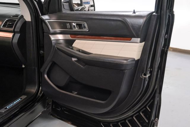Used 2018 Ford Explorer Platinum image 42