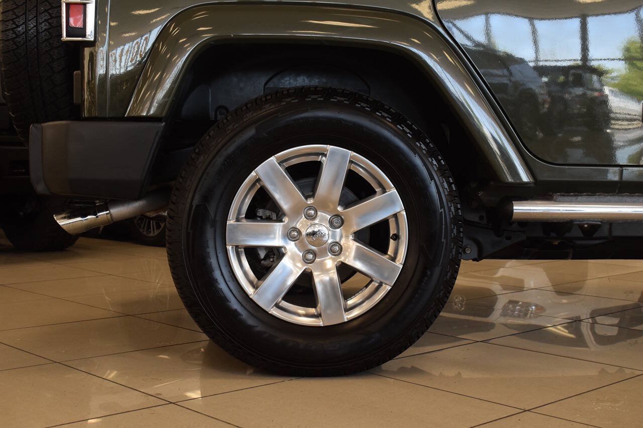 Used 2015 Jeep Wrangler Unlimited Sahara w/ Dual Top Group AWD/4WD image 38