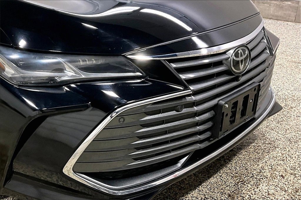 Used 2020 Toyota Avalon Limited image 30