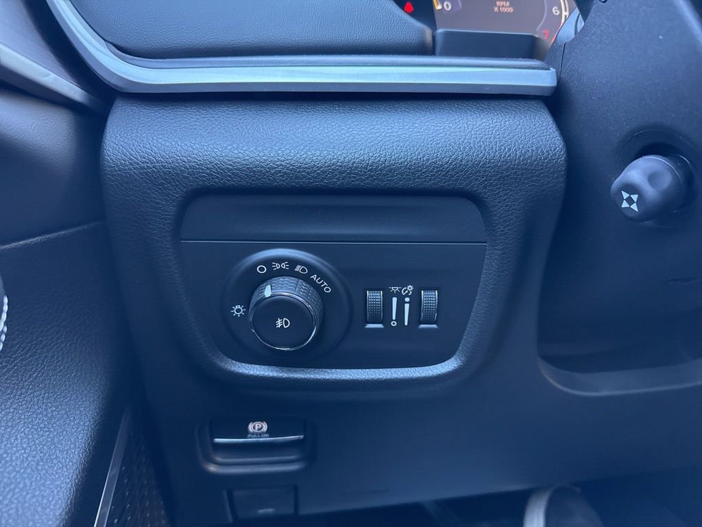 New 2025 Jeep Grand Cherokee Limited w/ Luxury Tech Group II image 28