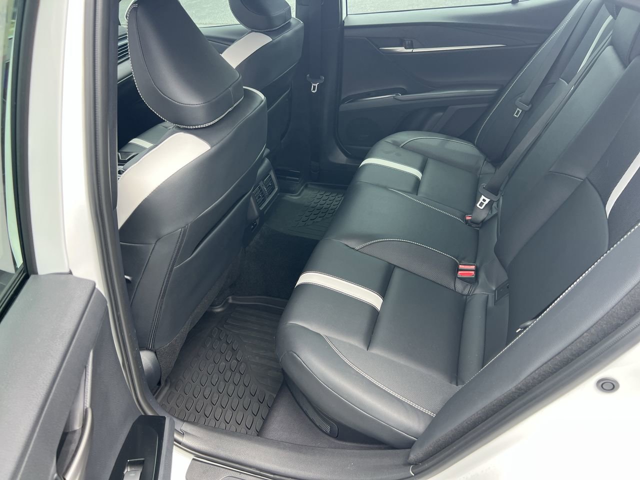 Used 2026 Toyota Camry SE FWD image 32