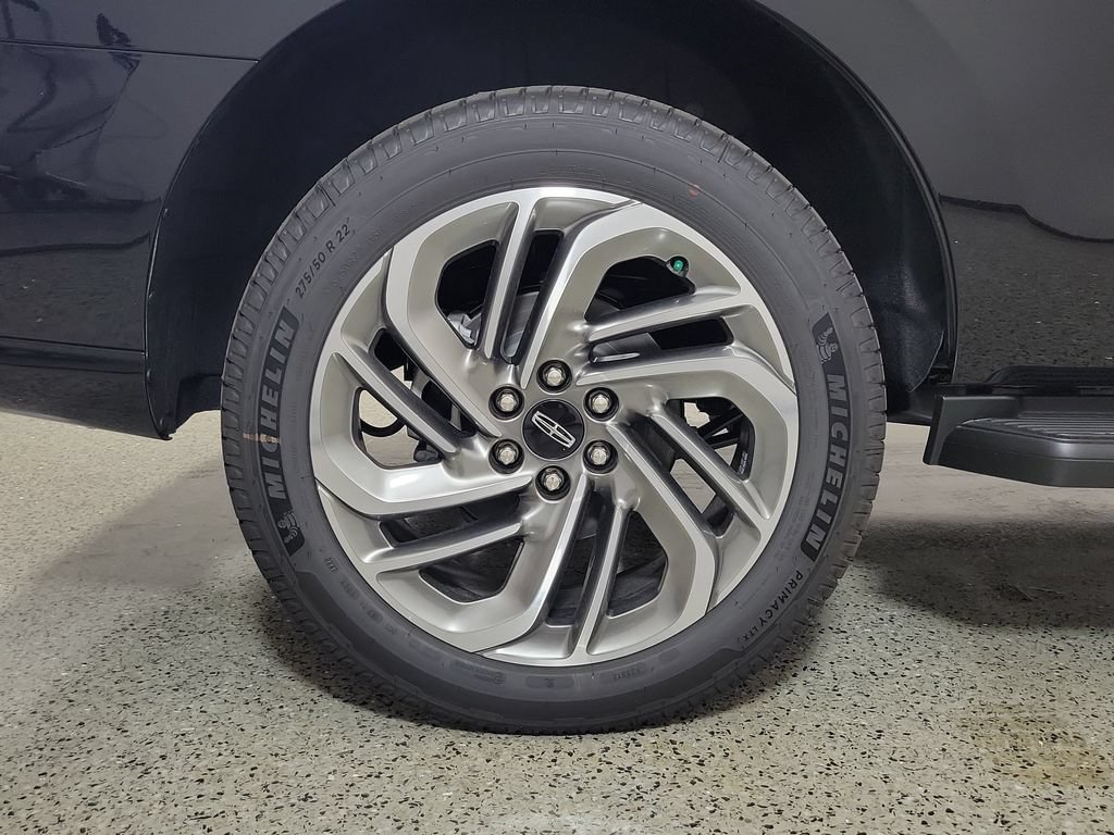 New 2027 Lincoln Navigator Premiere RWD image 5