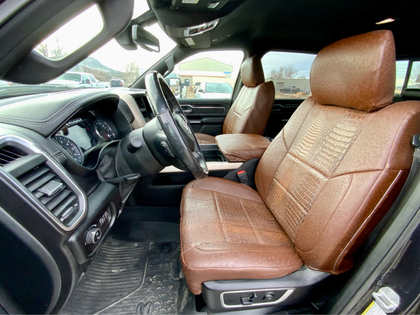 Used 2019 RAM 1500 Laramie image 25