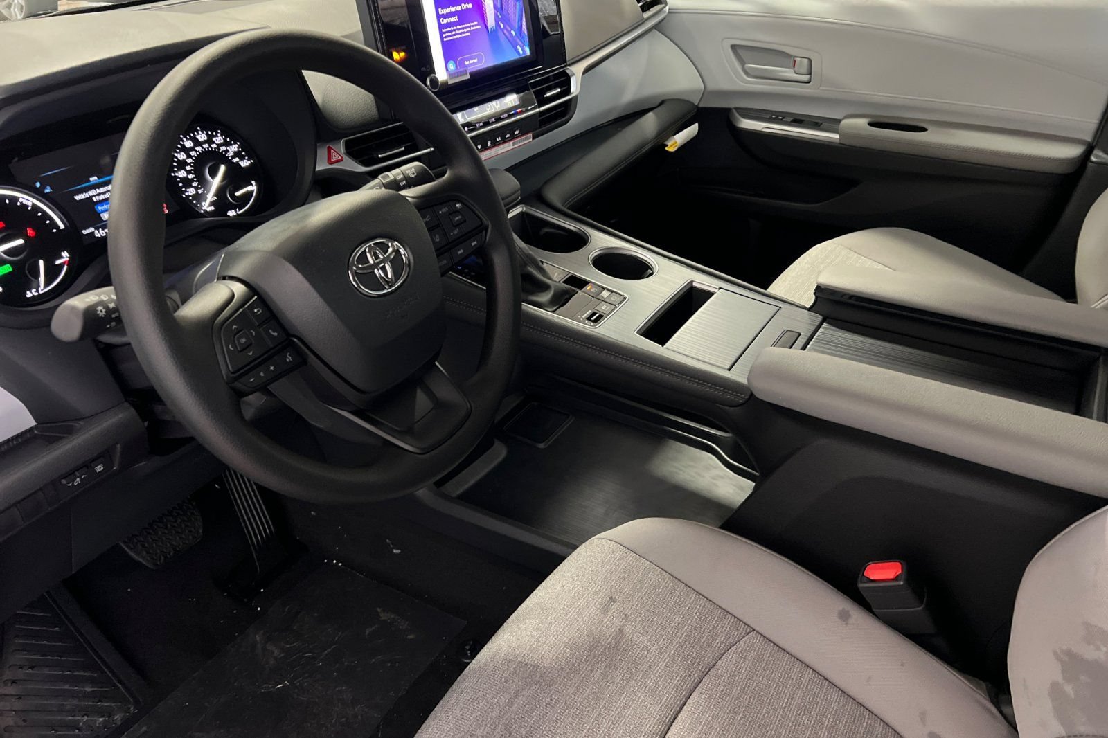 New 2026 Toyota Sienna LE FWD image 9