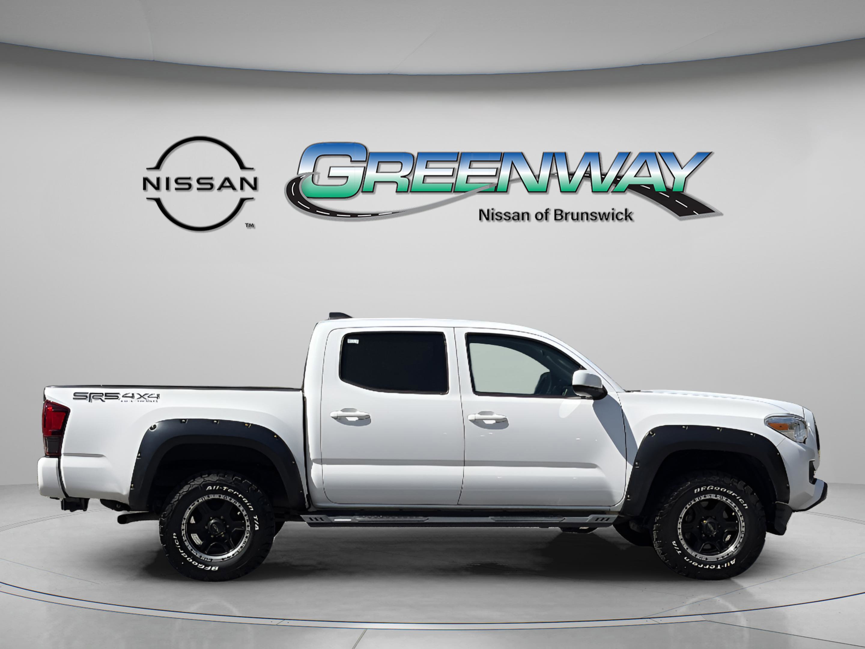 Used 2020 Toyota Tacoma SR AWD/4WD image 8