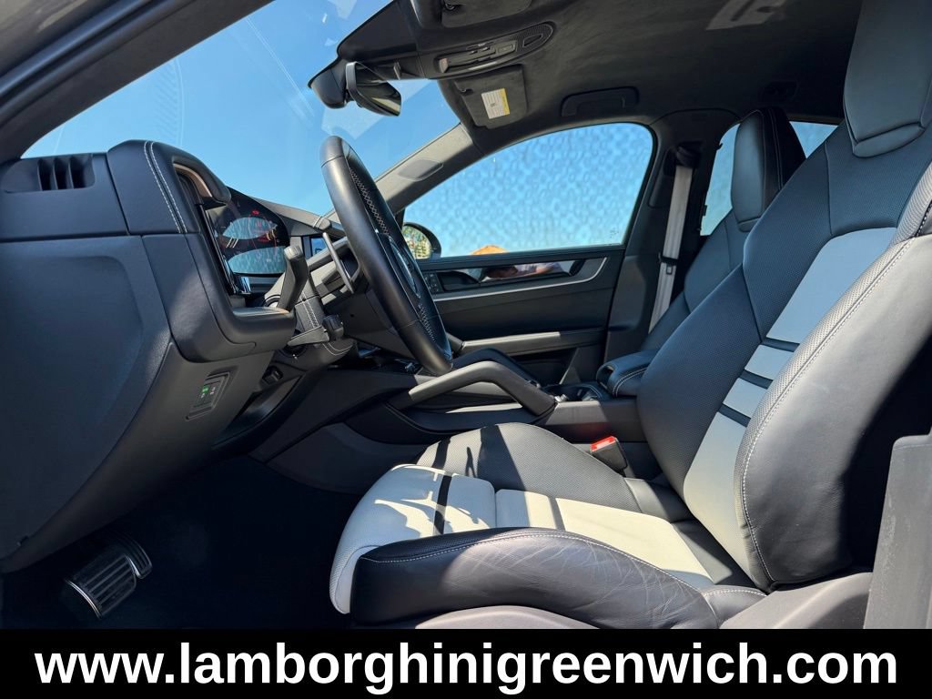 Used 2024 Porsche Cayenne Turbo GT AWD/4WD image 25