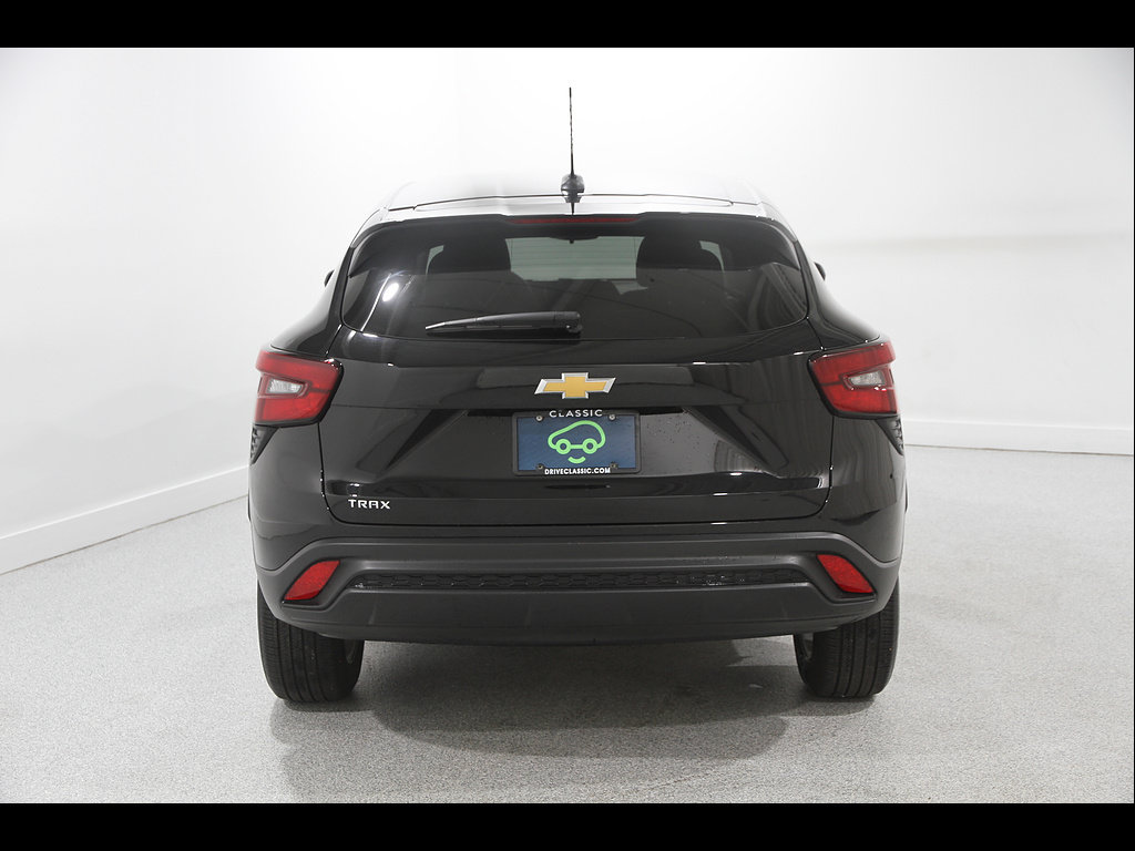 Used 2024 Chevrolet Trax LS w/ LS Convenience Package FWD image 19