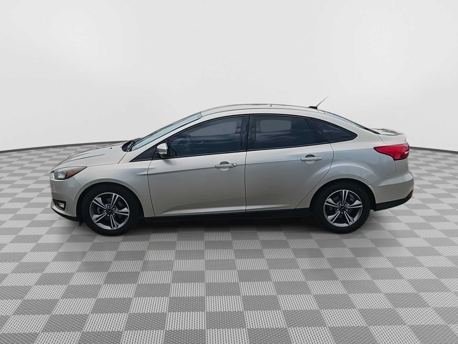 Used 2017 Ford Focus SE FWD image 5