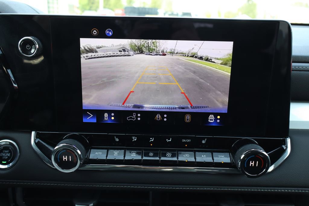 Used 2023 Chevrolet Colorado LT w/ LT Convenience Package II AWD/4WD image 11