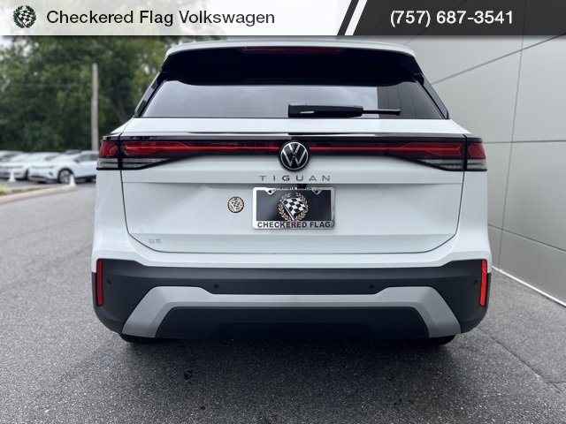 New 2025 Volkswagen Tiguan SE image 16