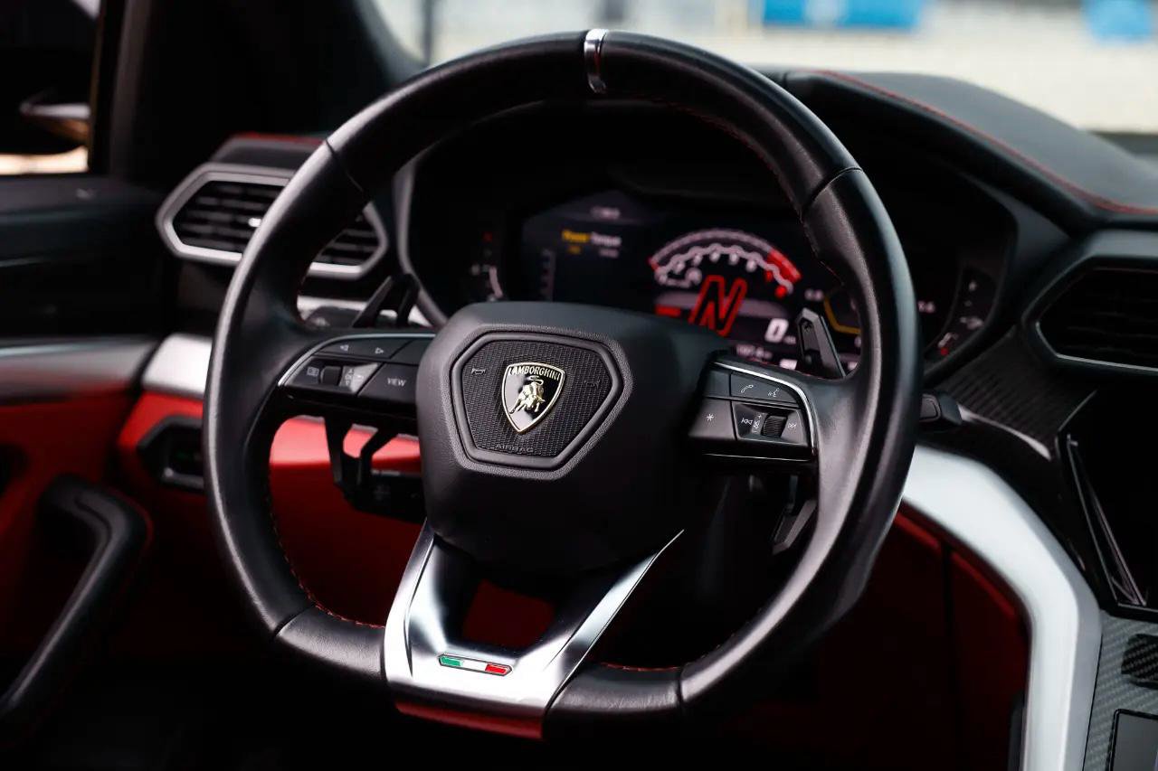 Used 2020 Lamborghini Urus image 38