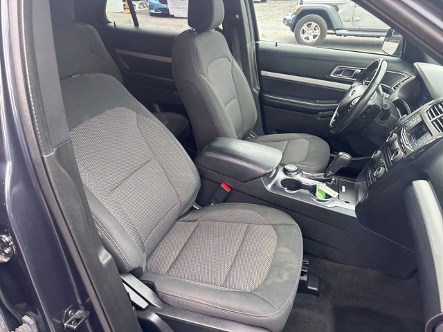 Used 2017 Ford Explorer XLT image 11