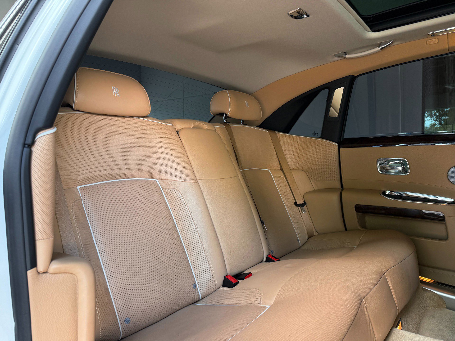 Used 2011 Rolls-Royce Ghost image 31