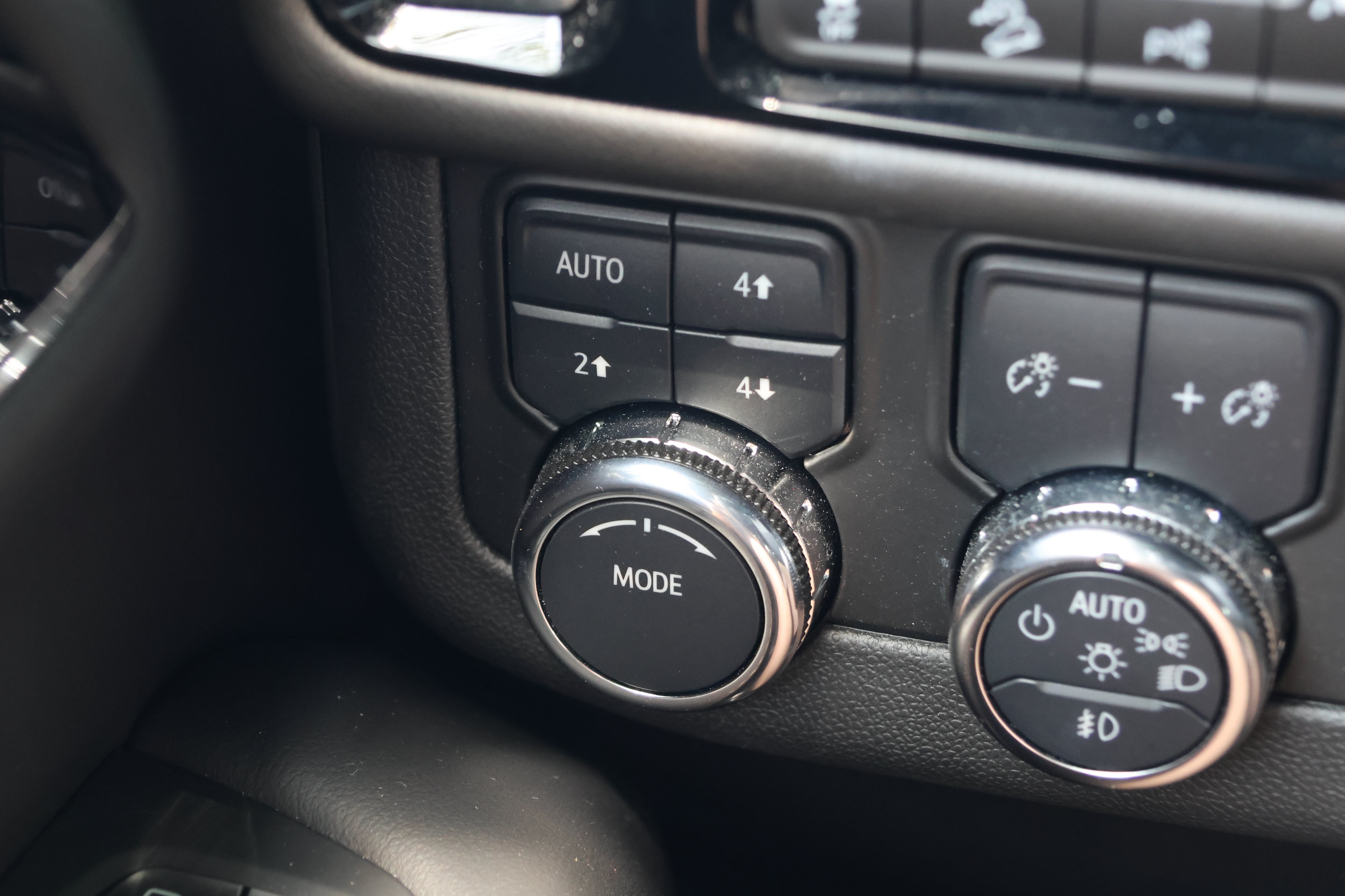 Used 2025 GMC Yukon Elevation AWD/4WD image 17