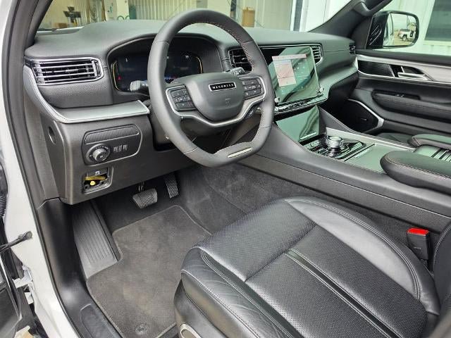 Used 2025 Jeep Wagoneer Series II w/ 8-Passenger Seating Package AWD/4WD image 13