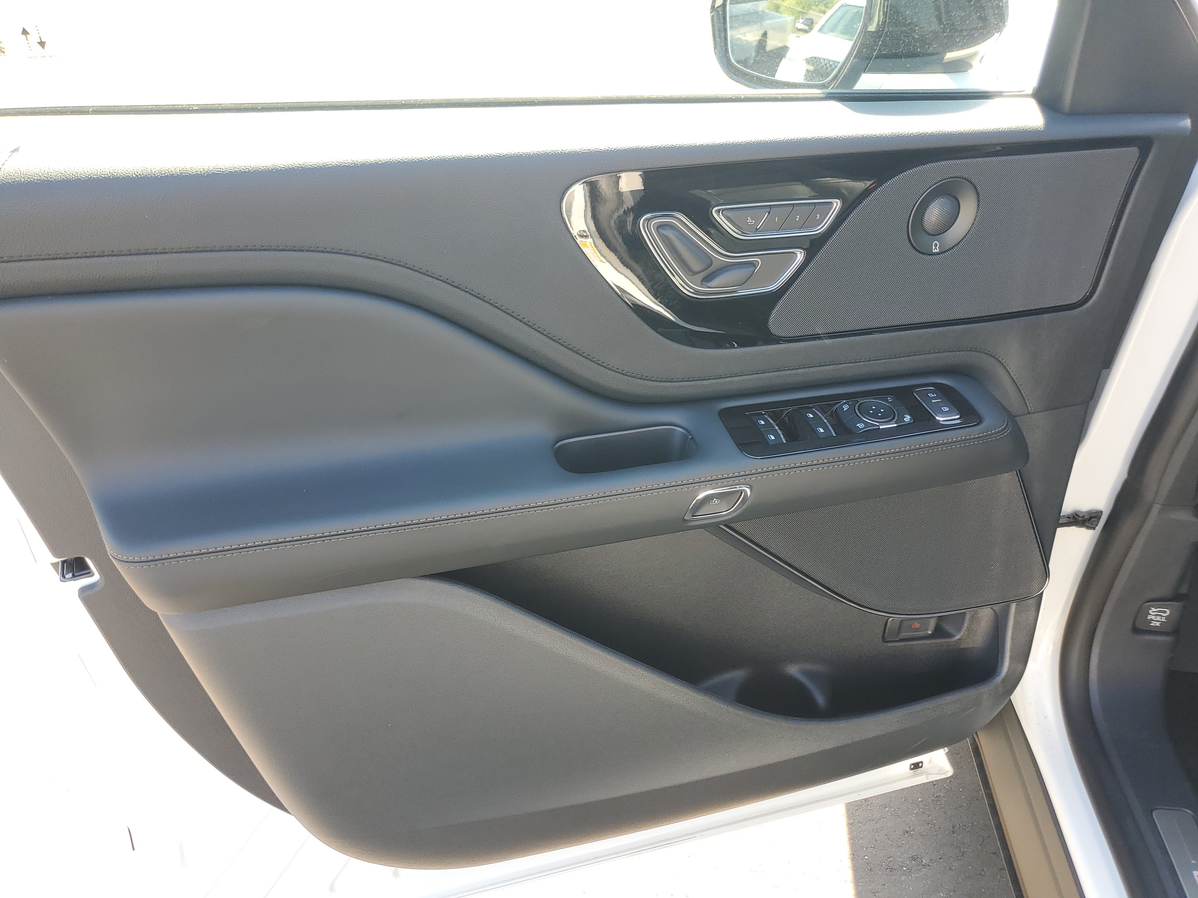 New 2026 Lincoln Aviator Reserve w/ Jet Appearance Package AWD/4WD image 8