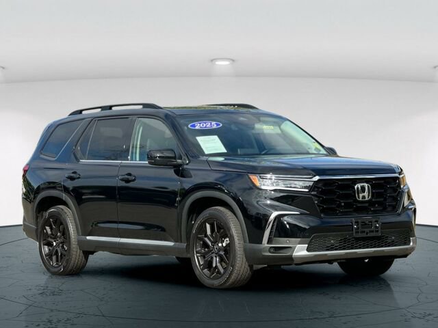 Used 2025 Honda Pilot Touring image 8