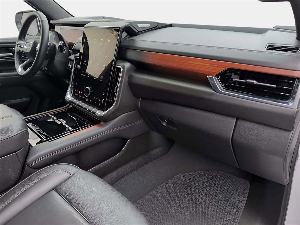 Used 2025 GMC Yukon 4WD Denali image 24