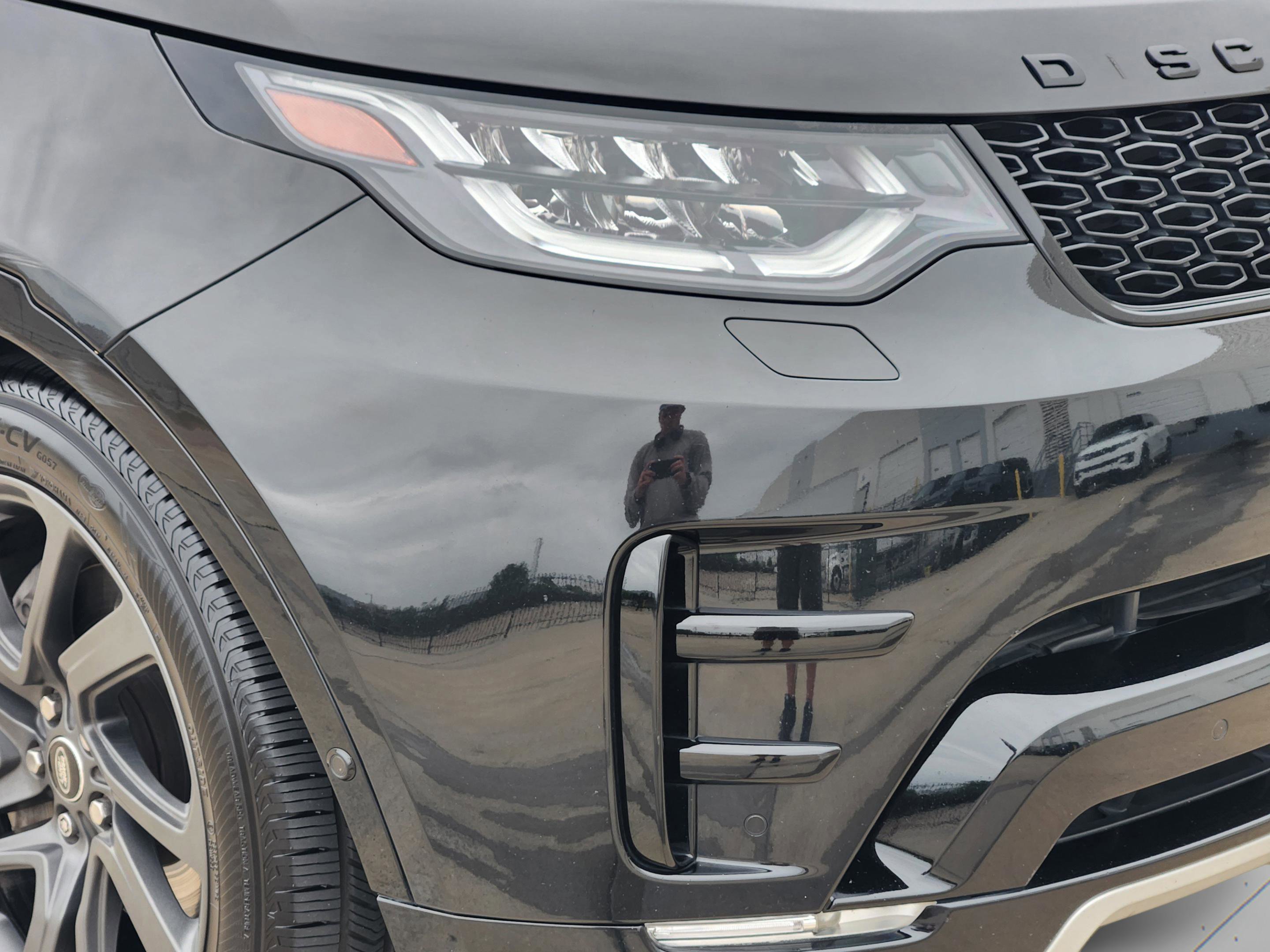 Used 2018 Land Rover Discovery HSE image 30