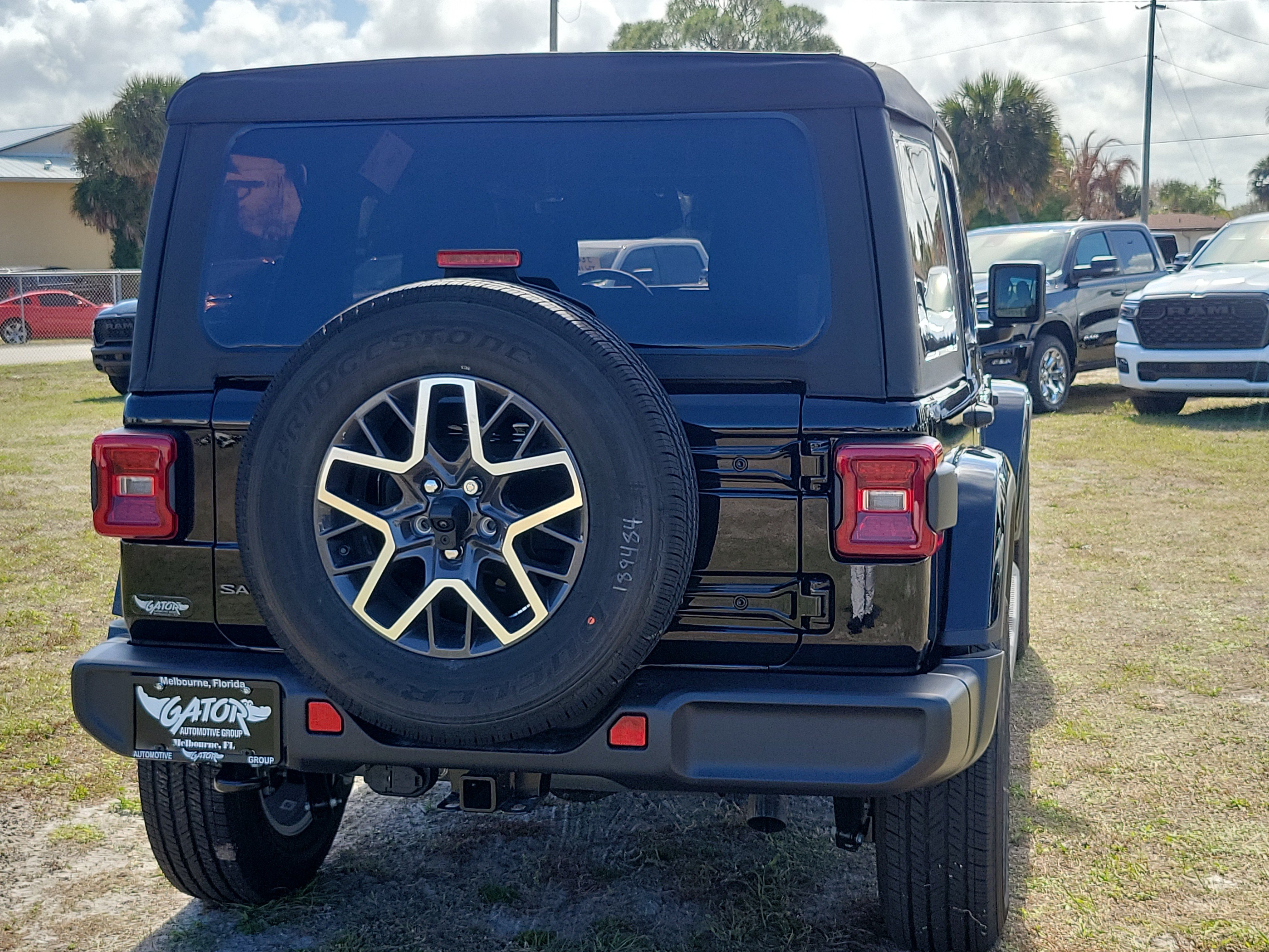 New 2026 Jeep Wrangler Unlimited Sahara AWD/4WD image 4
