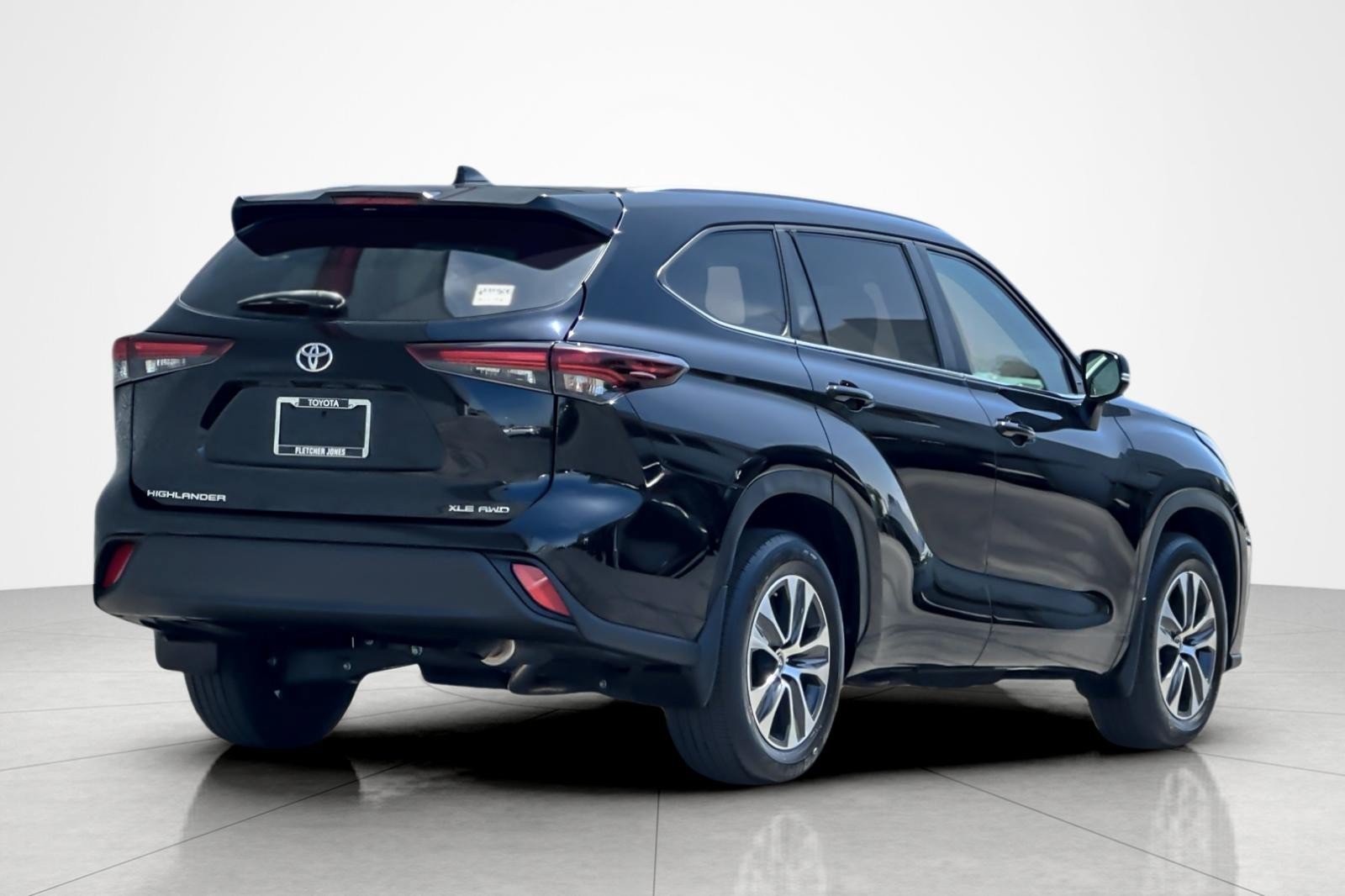 Certified 2024 Toyota Highlander XLE AWD/4WD image 5